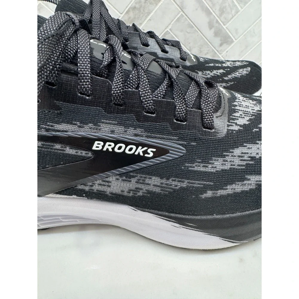 Brooks Launch 11 Running Shoes Mens Size 9D 9 D Black White Sneakers Athletic